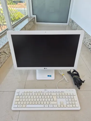 Computador LG All-in-One 22V240 - 8GB RAM + SSD 240GB + Teclado e Fonte ORIGINAIS