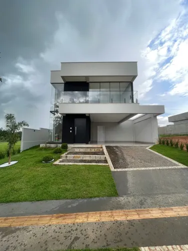 Maravilhosa casa com 3 suítes e piscina no Terras alpha 2 em Senador Canedo