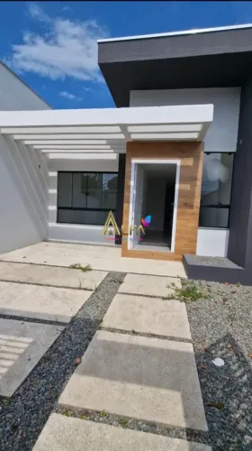 Casa com Piscina à Venda no Centro de Penha/SC  3 Quartos (1 Suíte) e Área de L