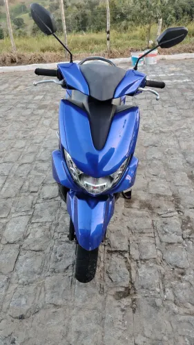 Vende se essa moto fruo da Yamaha 125 cilindrada ano 2024 interessado
