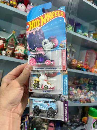 Kit c/3 carrinhos Hot Wheels
