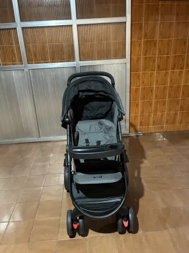 Carinho de bebê + cadeirinha