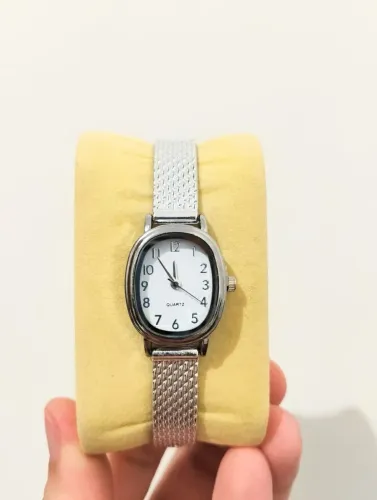 Relógio oval prata delicado feminino quartz pulseira ajustável dia a dia