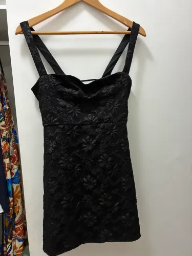 Vestido preto elegante