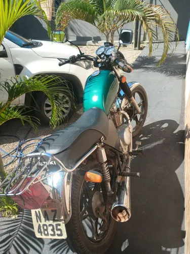 Moto bem cuidada só pega e anda