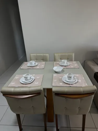 VENDO MESA JANTAR MDF TAMPÃO DE VIDRO