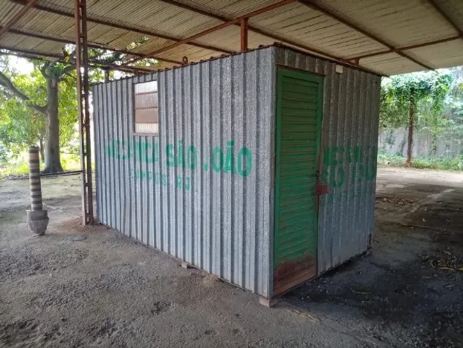 Container metálico