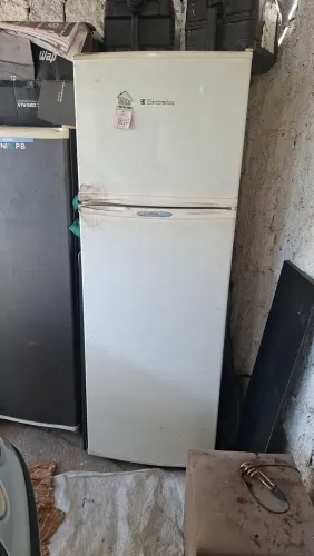 Geladeira Electrolux e feezer esmaltec