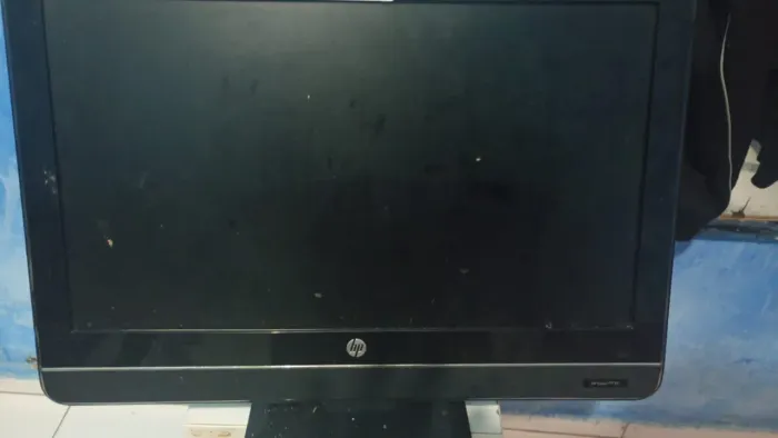 2 monitor PC HP ,sem a fonte, mas funcionando perfeitamente. Preço a combinar