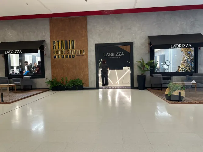 SALÃO DE BELEZA PREMIUM À VENDA - SHOPPING PLAZA I FATURANDO + EQUIPE COMPLETA