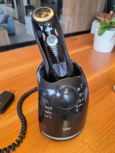 Barbeador Braun série 7 modelo americano