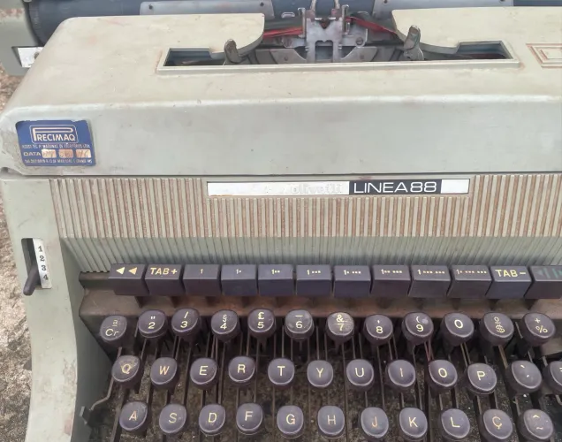 Máquina de Escrever (Antiga)