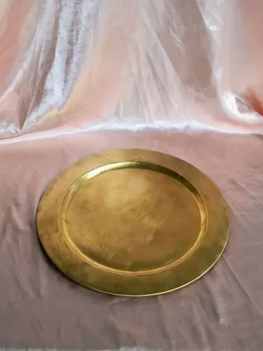 belíssimo prato em latão antigo anos 20 antiquario vintage decoração cozinha cristaleira