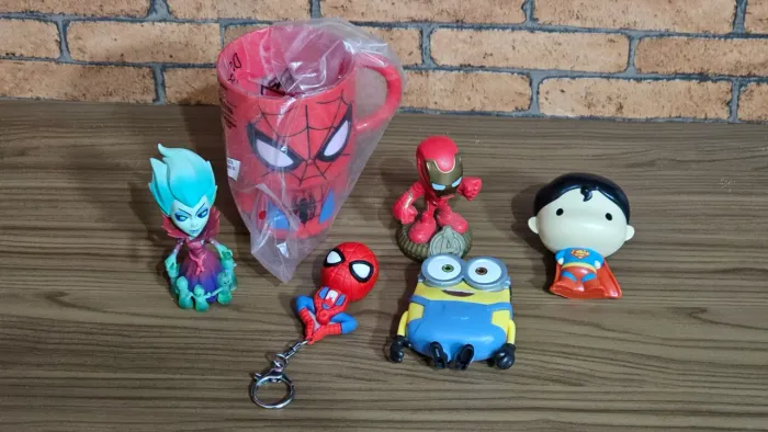 Miniaturas diversas antigas: Xuxinha, perna longa, Marvel, animais antigos e outros