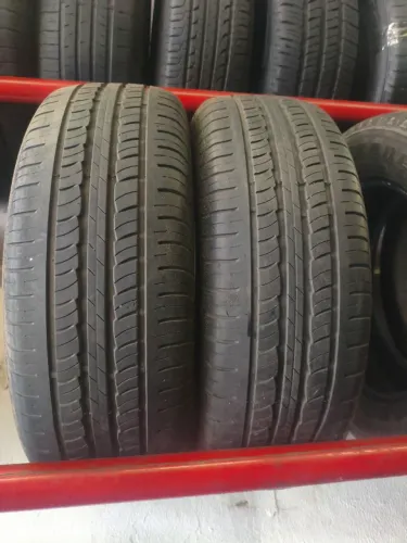 PAR DE PNEUS 215/65 R16 SEMI NOVO 