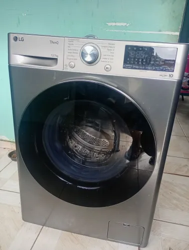 Máquina de lavar e secar semi nova 2 meses de uso marca LG