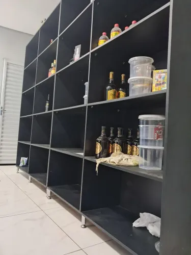 Vende-se prateleiras e balcão planejados