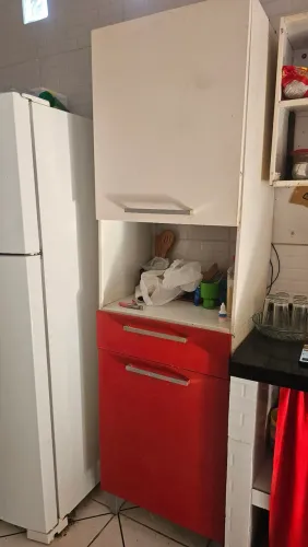 Torre de cozinha em metal