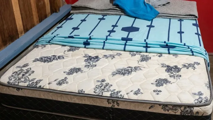 Vendo cama box conjugada casal
