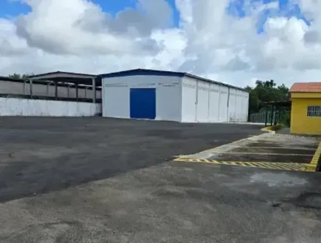 Imóvel para aluguel possui 630 metros quadrados em Pirajá - Salvador - BA