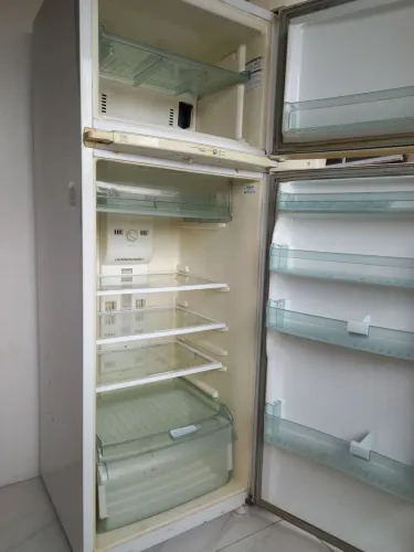 Vendo geladeira 300 reais