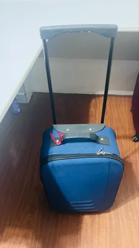 Mala de viagem pequena de bordo com rodinhas