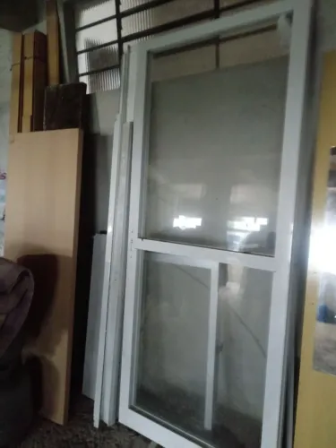 Porta correr alumínio na cor branca