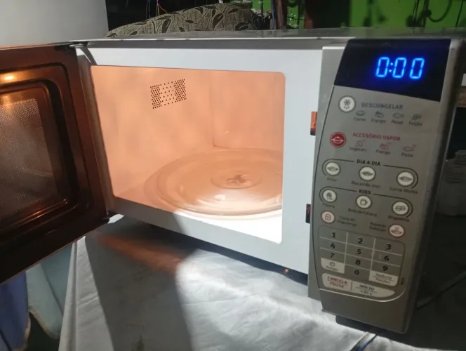 Microondas Electrolux 20 litros funcionando perfeitamente