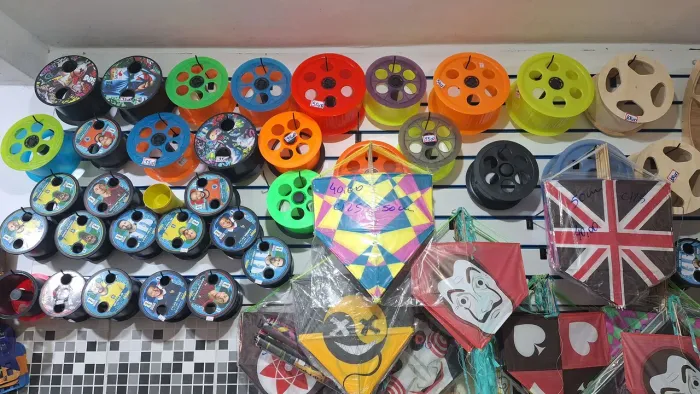 Pipas, linhas,carretilhas etc