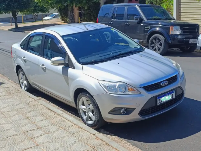 Ford Focus Sedan 2.0 16v/2.0 16V Flex 4P 2010