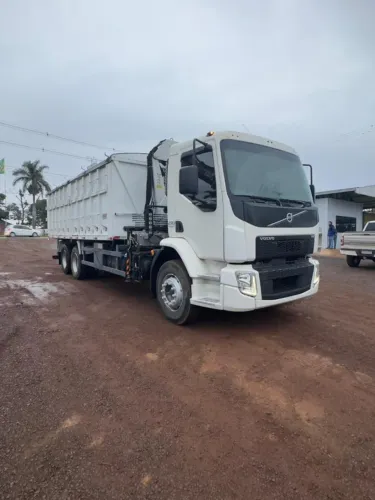 Volvo VM 270 6x2 2022 Com Caçamba e Munck