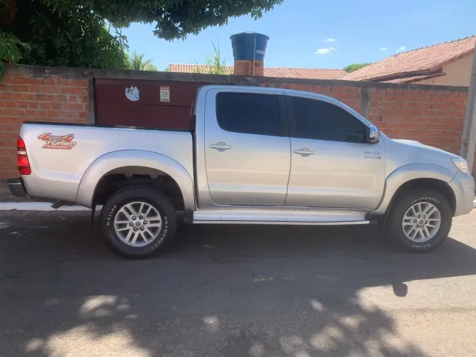 Toyota Hilux CD SRV D4-d 4X4 3.0 TDI Diesel AUT 2014