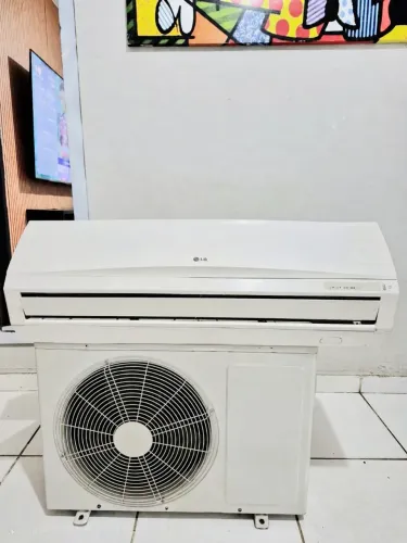  AR-CONDICIONADO SPLIT LG 9.000 BTUs INSTALADO