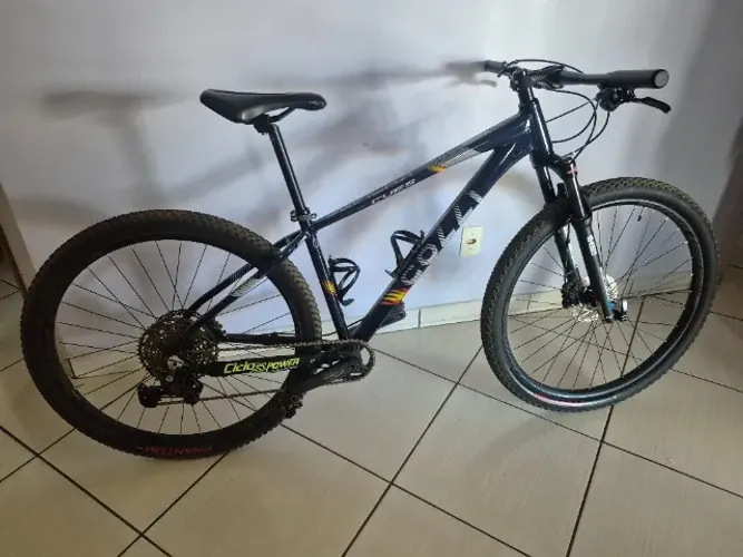 Bicicleta Colli Sevilha alumínio Aro 29, tamanho 17. Disco kit cues 1x11 suntour, cor azul