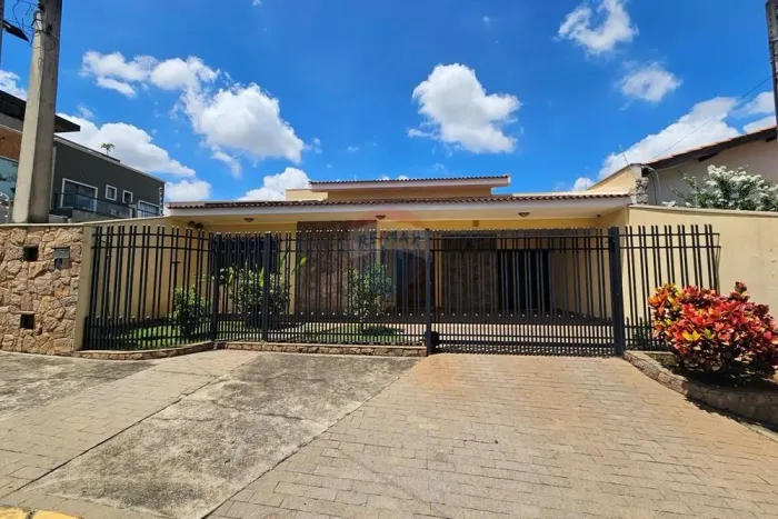 Casa Térrea no Jardim Pagliato 192m² com Quintal e 3 quartos