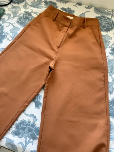 Calça caramelo
