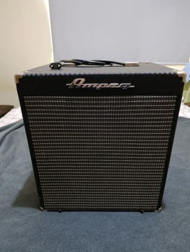 Amplificador de baixo Ampeg RB110