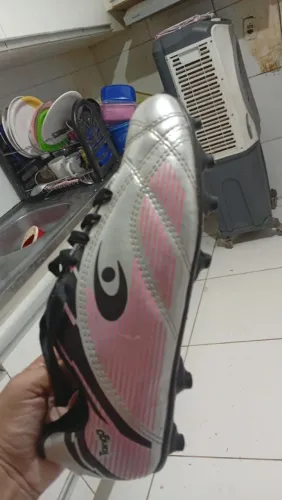 Chuteira. Nova