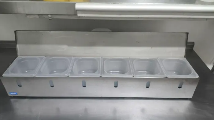 Condimentadora Refrigerada Pizzarola Inox 6 Cubas com Tampa Reta