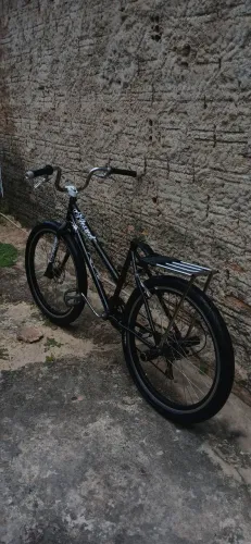 Vendo essa bike , montei ela recentemente, pneu kenda , guidão da 160 , vmaxx, etc...