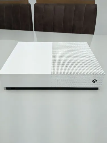 Xbox One S 1Tb Usado, sem defeitos, nunca aberto.