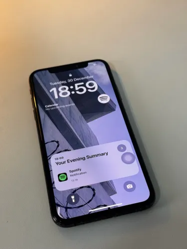Vendo iPhone XS preto usado 64 gb