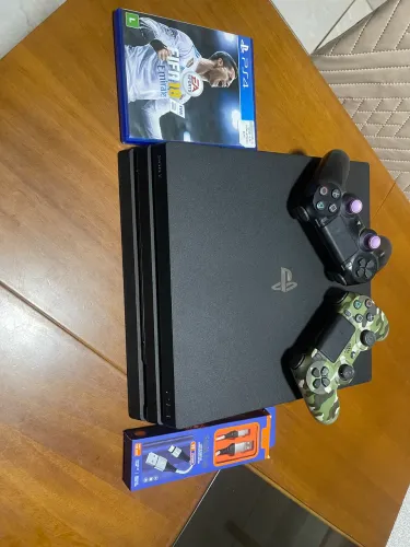 ? PlayStation 4 Pro 1TB + 2 Controles - Excelente Estado!