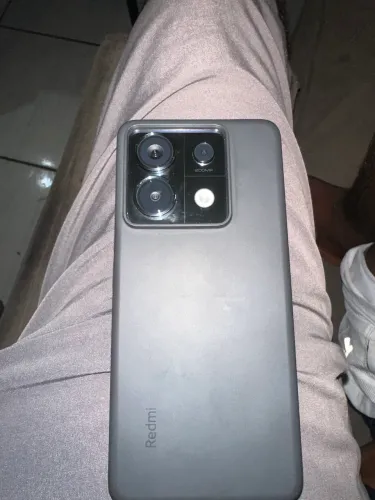 Redmi 13 pro 256 so tem um risco na câmera não atrapalha em nd na foto