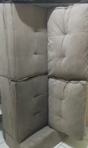 Sofá  bem conservado e modelo retrátil moderno 