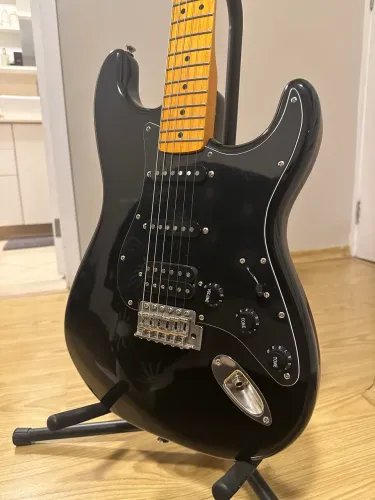 Guitarra Squier Classic Vibe '70s Stratocaster HSS