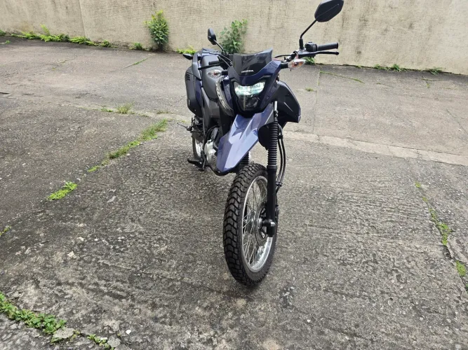 Vendo Bros 160 único dono. Com 1500 km. Moto Sem detalhes . Telefone *