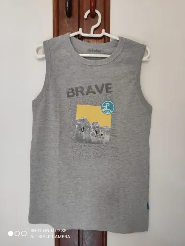 2 Camisas alphabeto 14 16 anos, novas nunca usadas.