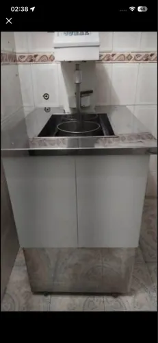 Máquina de picolé e sorvete + carrinhos com gel de congelamento