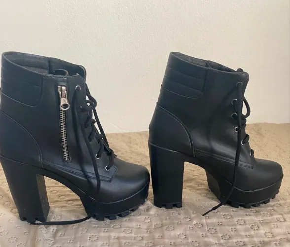 Bota de Salto tamanho 35